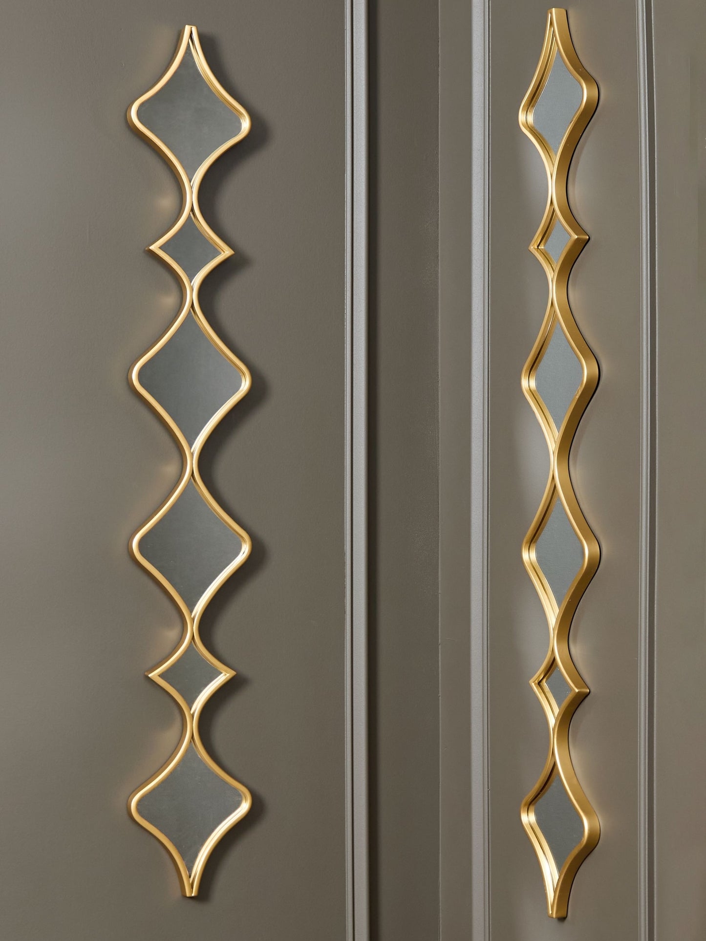Harriswood - Accent Mirror Set (Set of 2) - Gold Finish